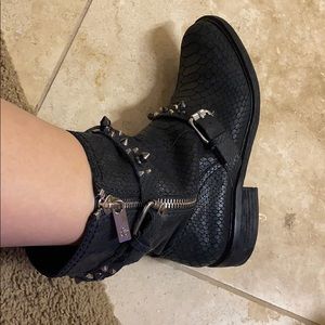 Sam Edelman snake embossed Adele boots 8.5